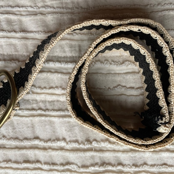 Small Old Navy Stretch Whipstitch Straw Belt for Women woven (1.5-inch) - Picture 4 of 5